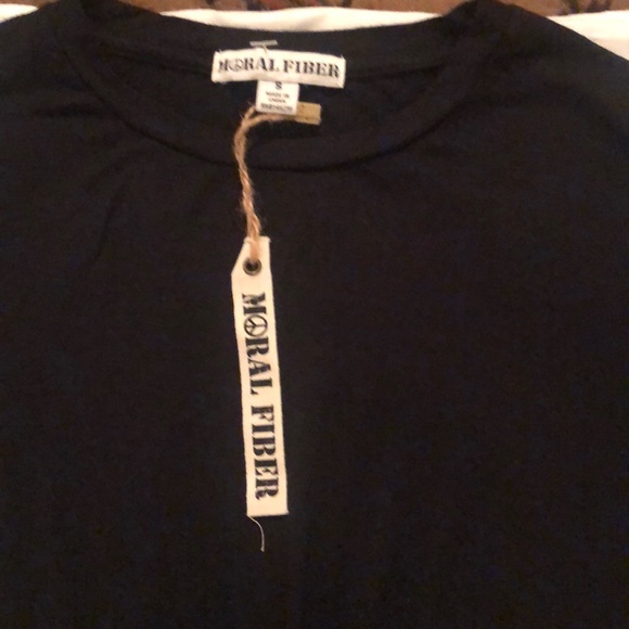 Black top with short sleeves!! New! - Picture 4 of 4